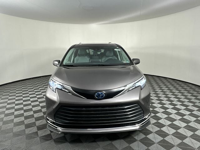 2022 Toyota Sienna XLE 8 Passenger