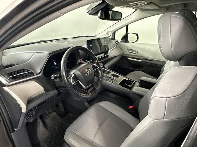 2022 Toyota Sienna XLE 8 Passenger