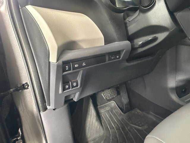 2022 Toyota Sienna XLE 8 Passenger