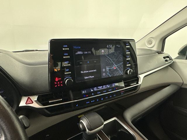2022 Toyota Sienna XLE 8 Passenger