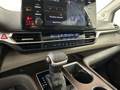2022 Toyota Sienna XLE 8 Passenger
