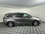 2022 Toyota Sienna XLE 8 Passenger