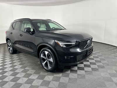 2025 Volvo XC40 B5 Plus Dark Theme