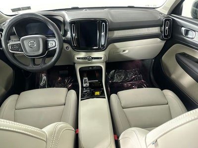 2025 Volvo XC40 B5 Plus Dark Theme