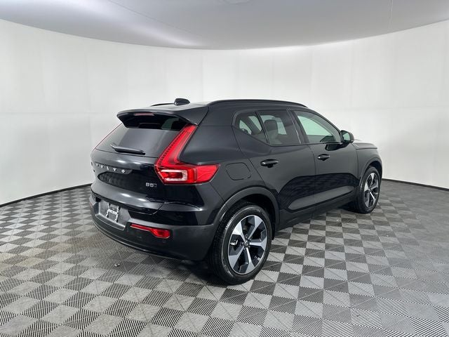 2025 Volvo XC40 B5 Plus Dark Theme