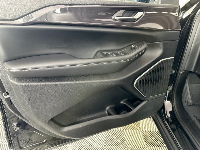2022 Jeep Grand Cherokee Altitude