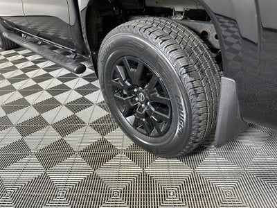 2023 Nissan Frontier SV Midnight Edition & Technology Package