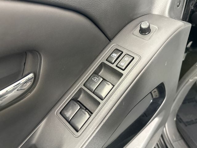 2023 Nissan Frontier SV Midnight Edition & Technology Package