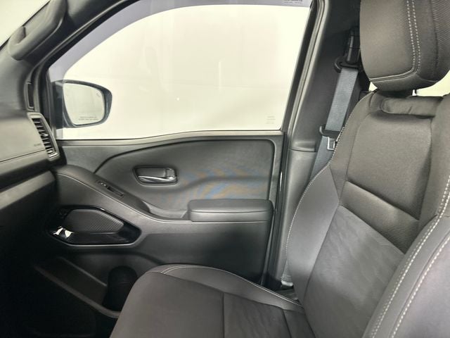 2023 Nissan Frontier SV Midnight Edition & Technology Package