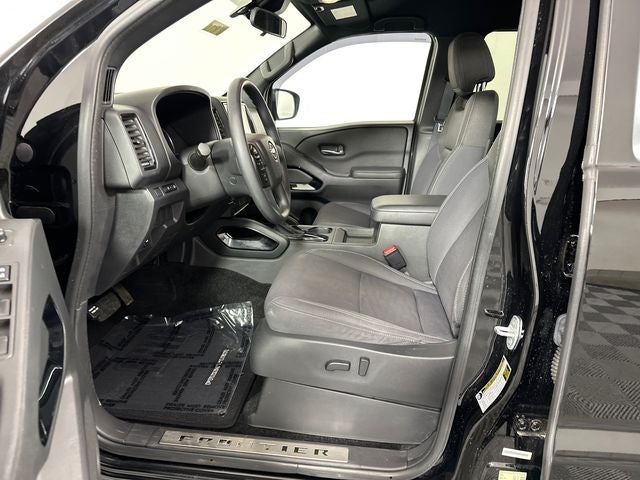 2023 Nissan Frontier SV Midnight Edition & Technology Package