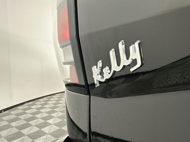 2023 Nissan Frontier SV Midnight Edition & Technology Package