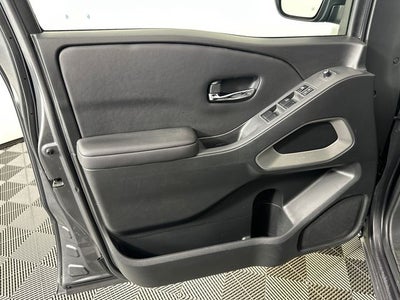 2023 Nissan Frontier SV Convenience, Technology & Tow Package