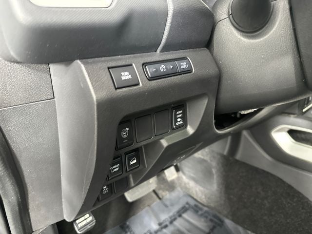 2023 Nissan Frontier SV Convenience, Technology & Tow Package