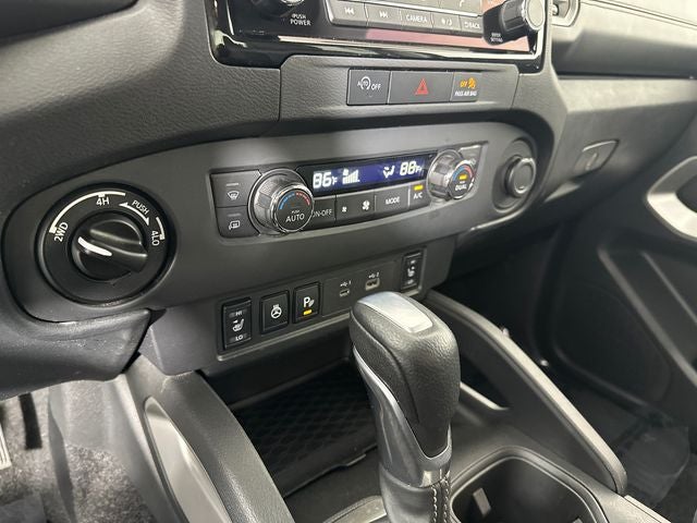 2023 Nissan Frontier SV Convenience, Technology & Tow Package