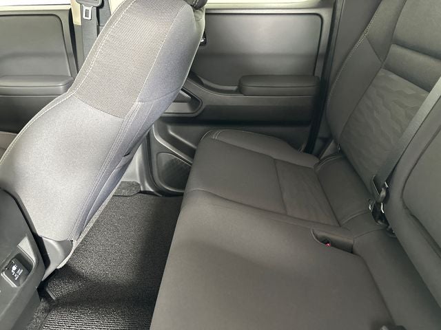 2022 Nissan Frontier SV Convenience & Technology Package