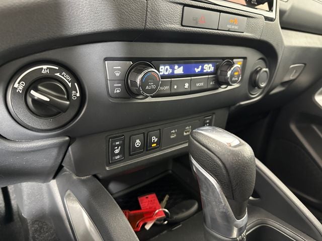 2022 Nissan Frontier SV Convenience & Technology Package