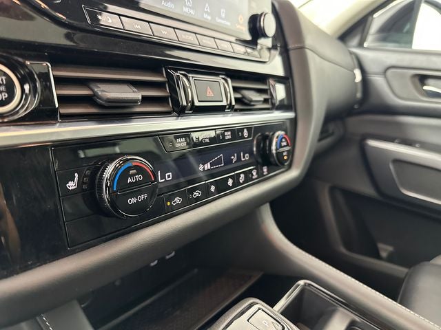 2024 Nissan Pathfinder SL Premium Package