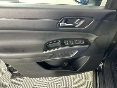 2024 Nissan Pathfinder SL Premium Package