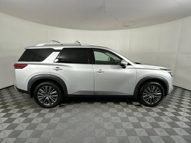 2023 Nissan Pathfinder SL Premium Package