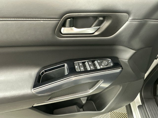 2023 Nissan Pathfinder SL Premium Package