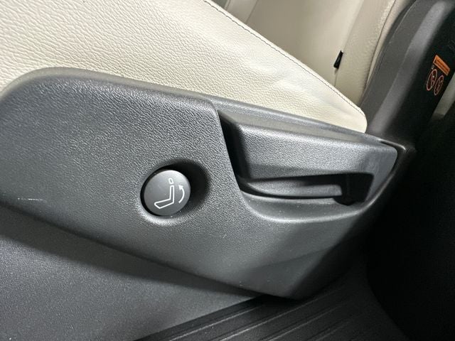 2023 Nissan Pathfinder SL Premium Package