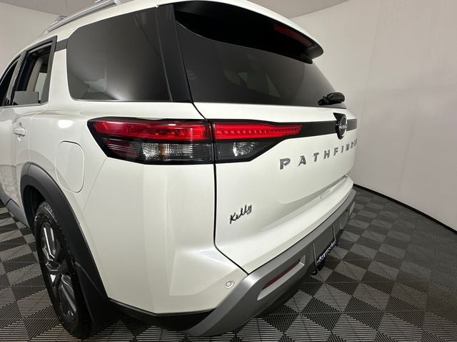2023 Nissan Pathfinder SL Premium Package