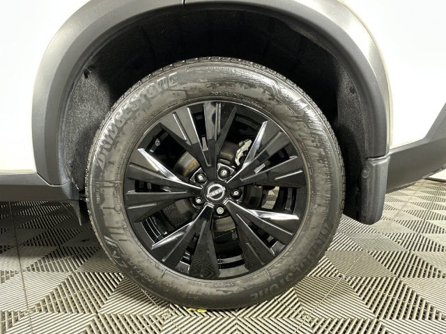 2023 Nissan Rogue SV Midnight Edition & Premium Package