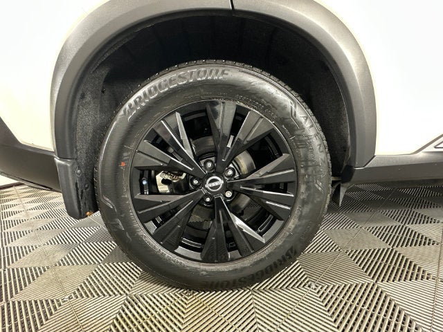 2023 Nissan Rogue SV Midnight Edition & Premium Package