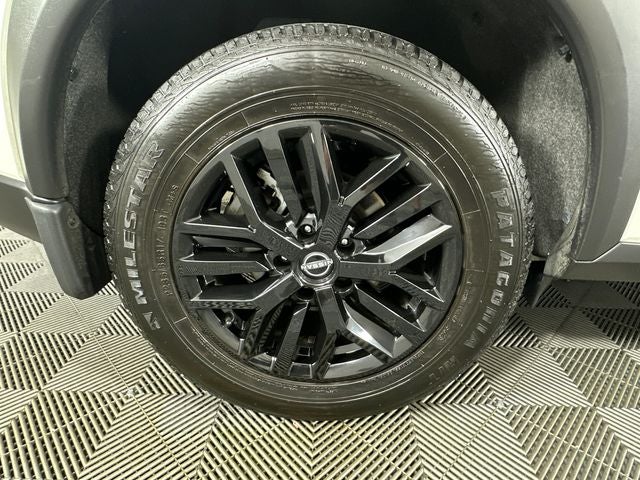 2023 Nissan Rogue SV Midnight Edition & Premium Package