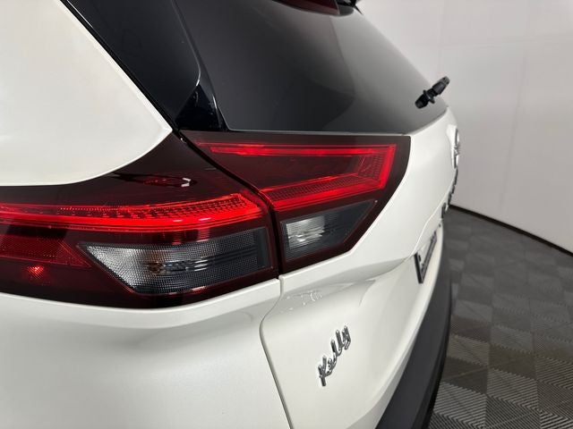 2023 Nissan Rogue SV Midnight Edition & Premium Package
