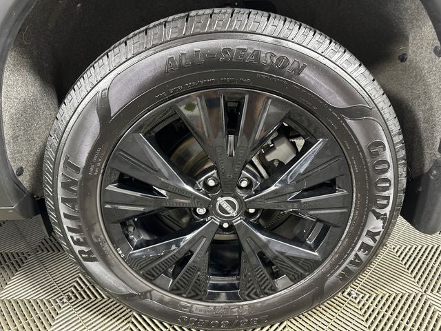 2023 Nissan Rogue SV Midnight Edition & Premium Package
