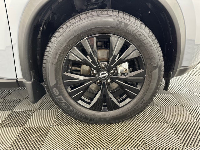 2023 Nissan Rogue SV Midnight Edition & Premium Package