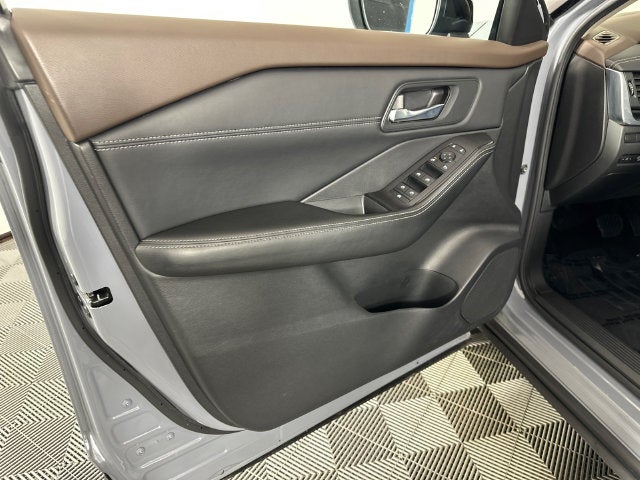 2023 Nissan Rogue SV Midnight Edition & Premium Package