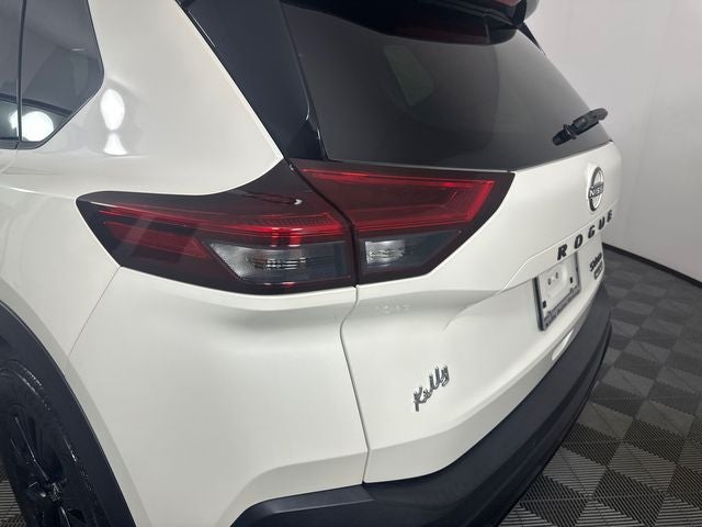 2023 Nissan Rogue SV Midnight Edition & Premium Package