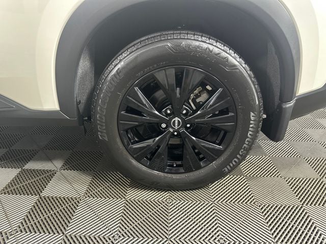 2023 Nissan Rogue SV Midnight Edition & Premium Package