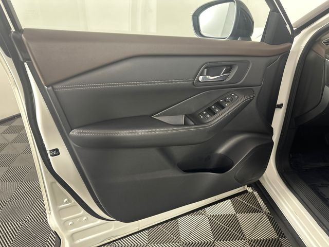 2023 Nissan Rogue SV Midnight Edition & Premium Package