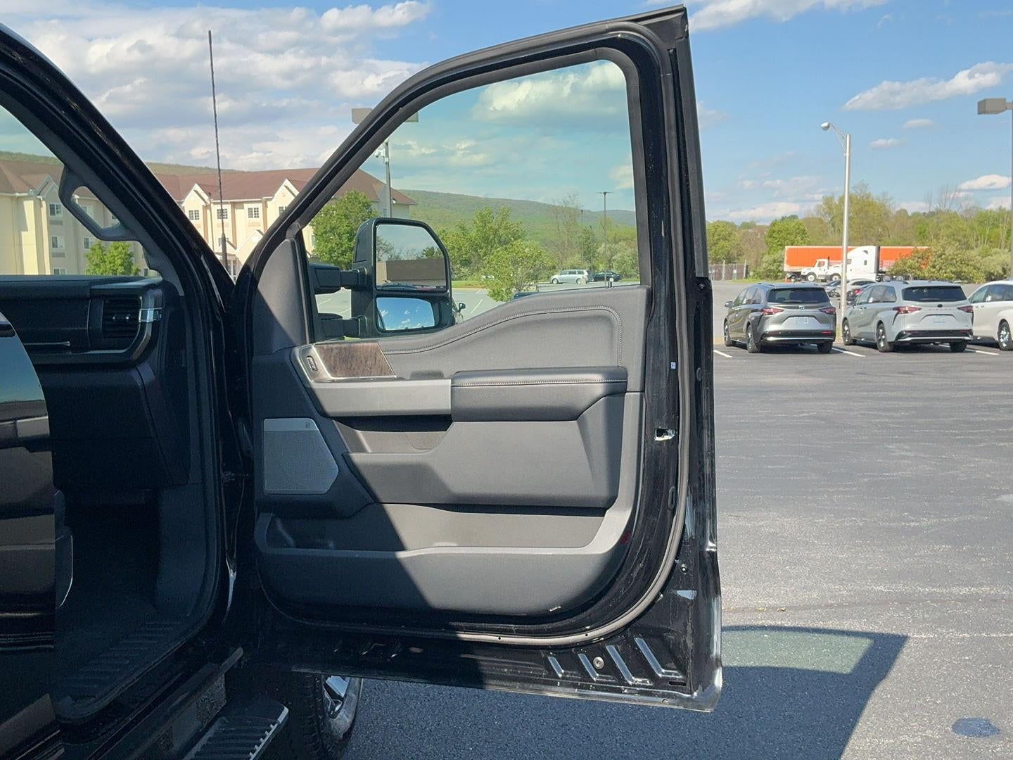 2024 Ford Super Duty F-250 Lariat