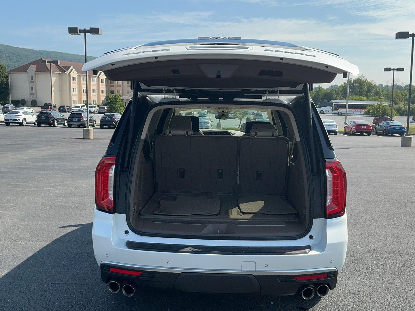 2023 GMC Yukon XL Denali