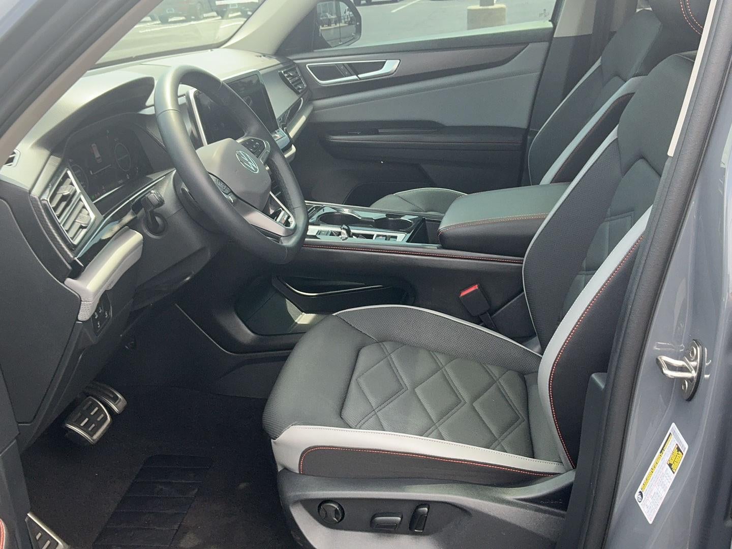 2024 Volkswagen Atlas 2.0T Peak Edition SE w/Technology