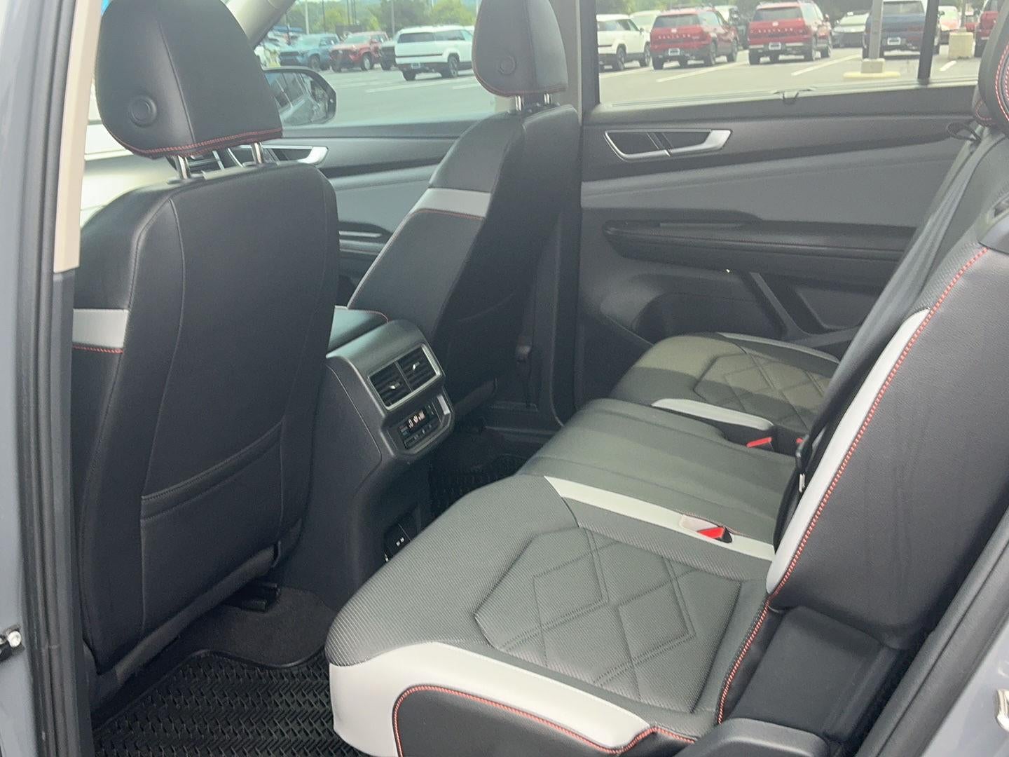 2024 Volkswagen Atlas 2.0T Peak Edition SE w/Technology