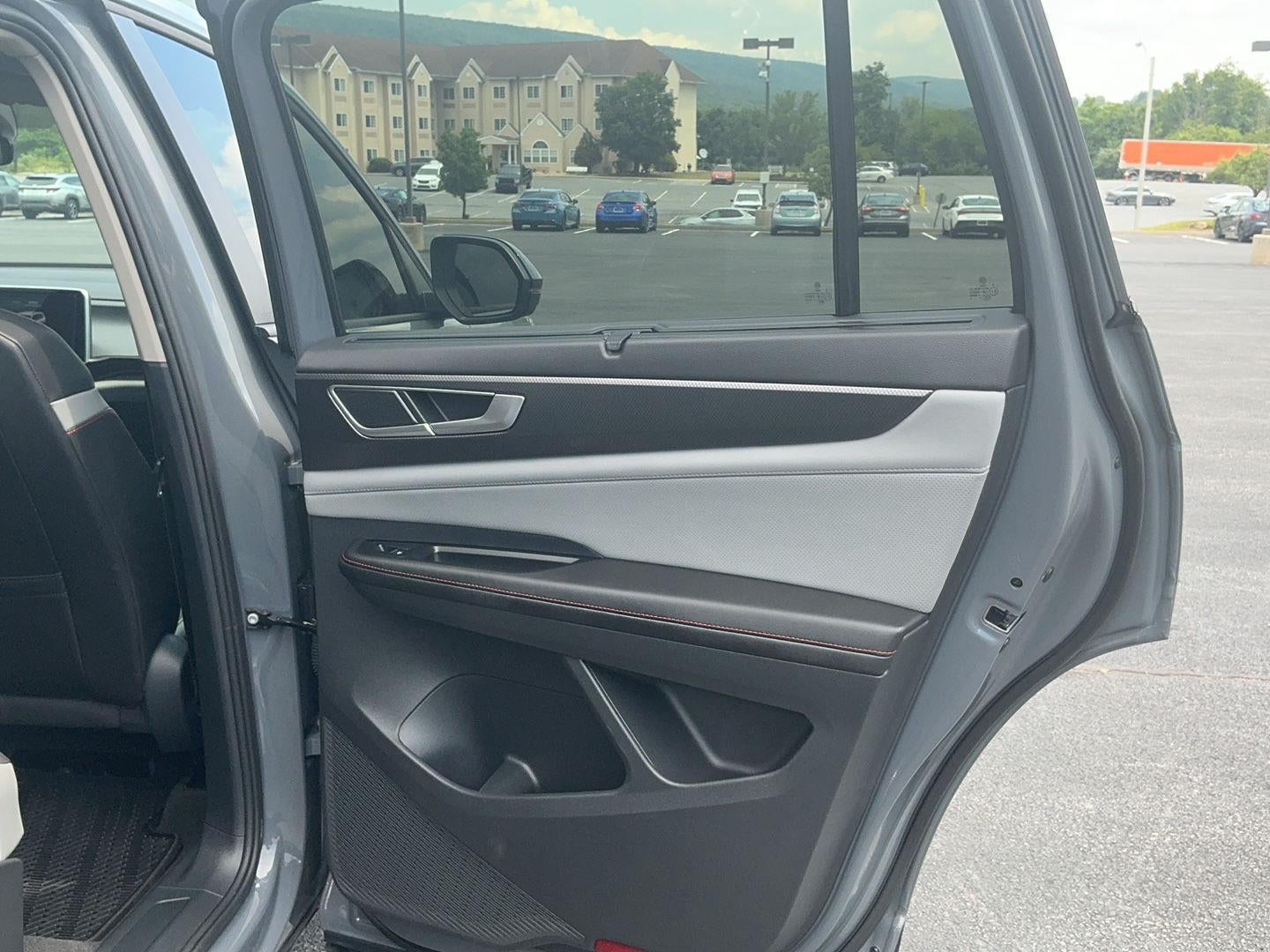 2024 Volkswagen Atlas 2.0T Peak Edition SE w/Technology