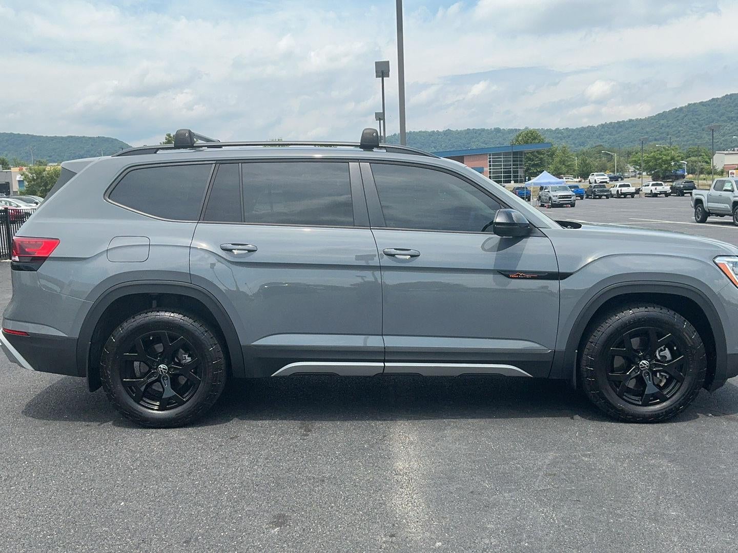 2024 Volkswagen Atlas 2.0T Peak Edition SE w/Technology