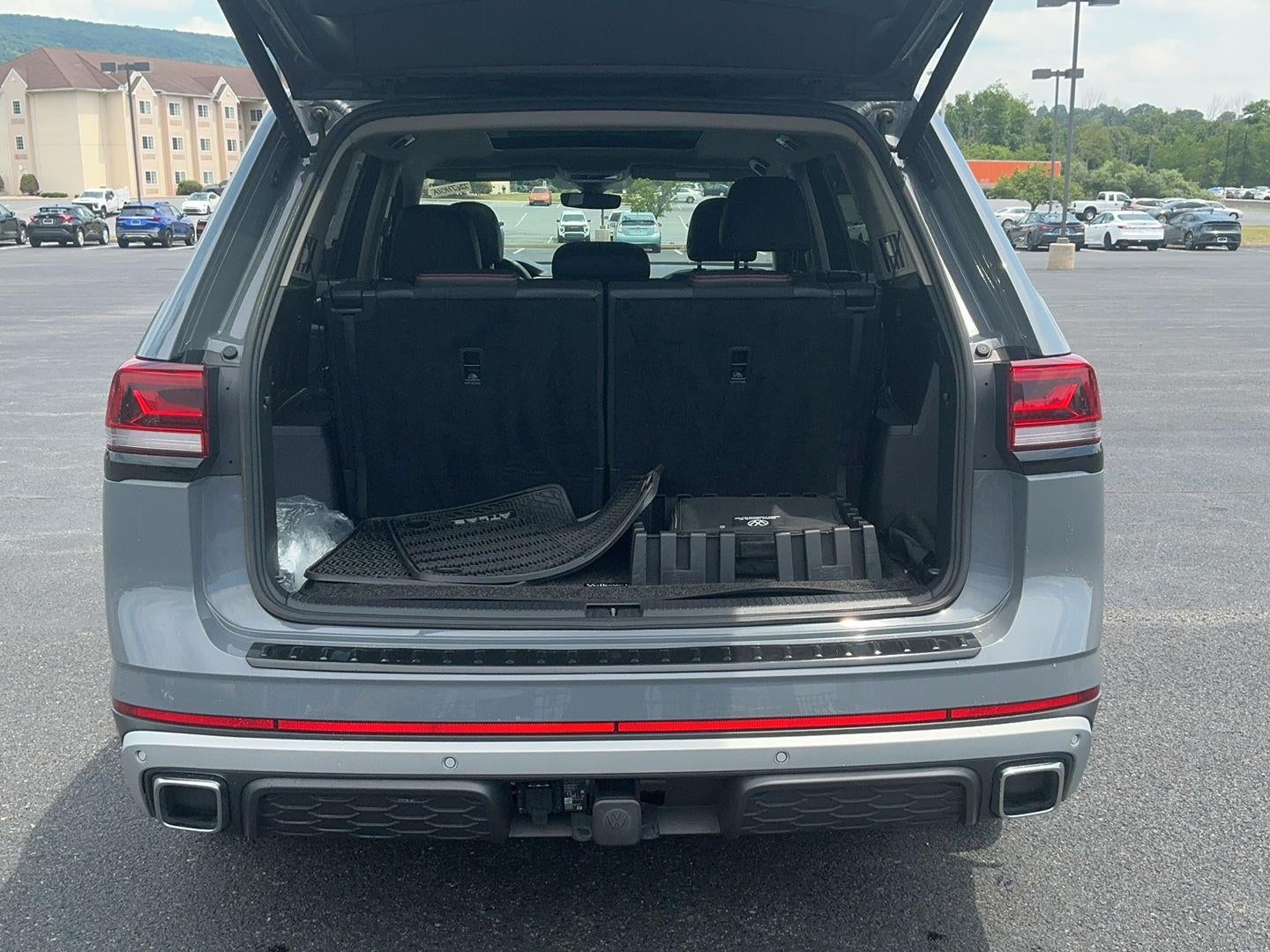2024 Volkswagen Atlas 2.0T Peak Edition SE w/Technology