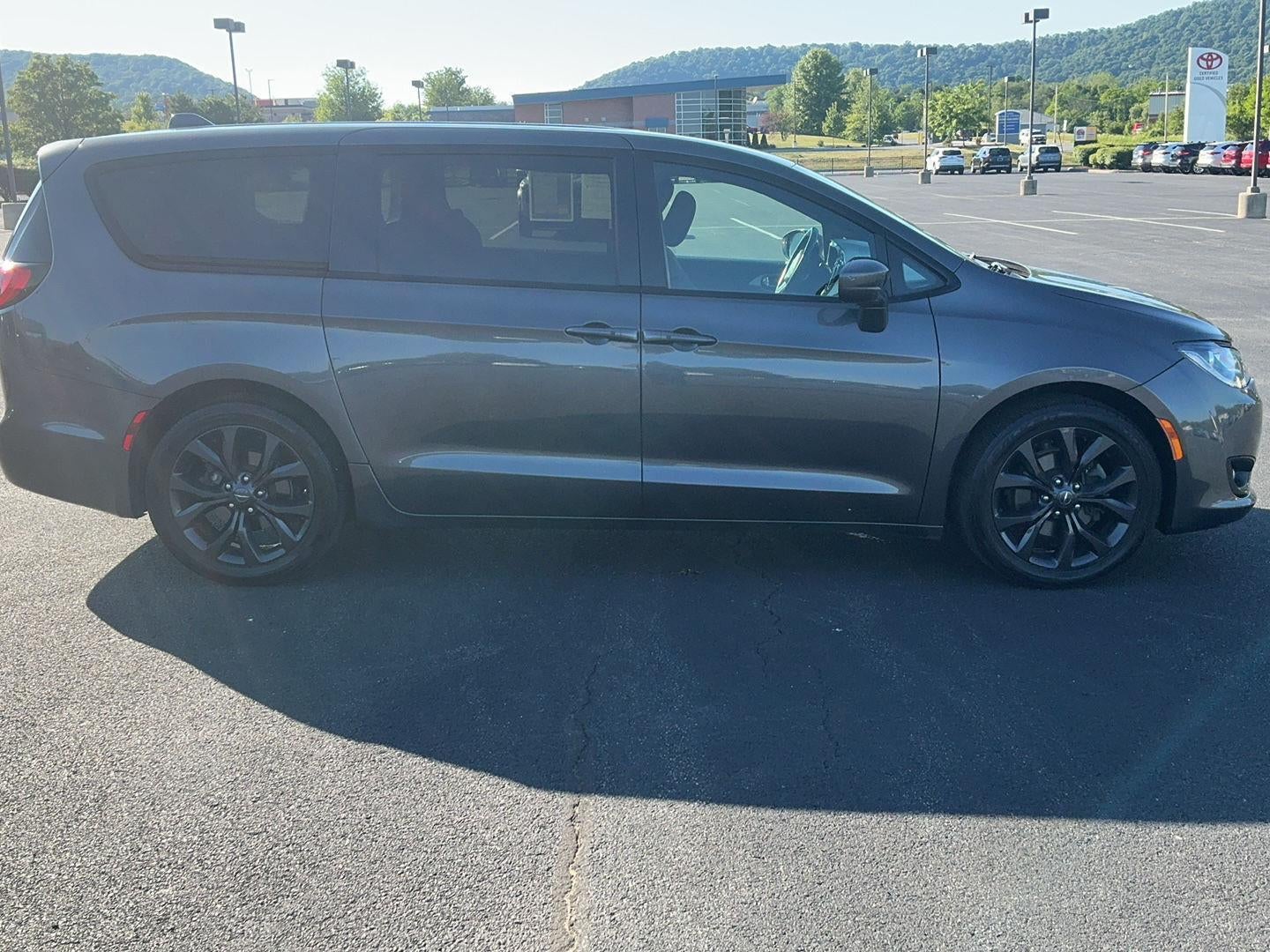 2020 Chrysler Pacifica Touring