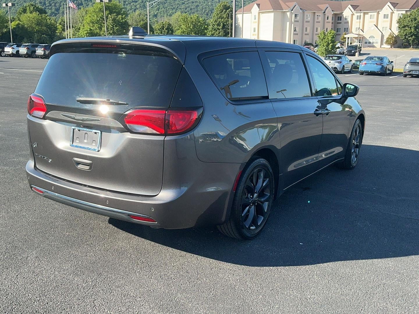 2020 Chrysler Pacifica Touring