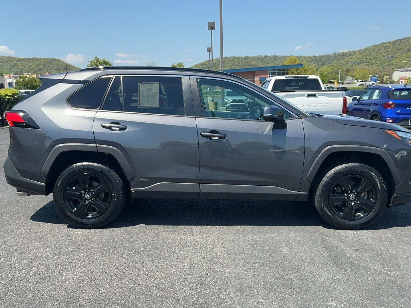 2022 Toyota RAV4 Hybrid XLE