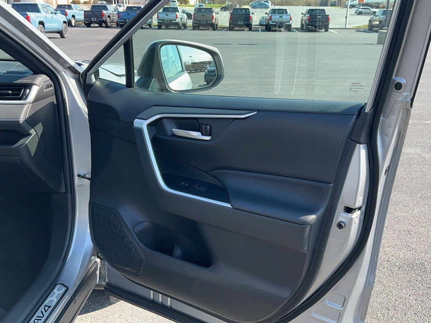 2023 Toyota RAV4 Hybrid SE