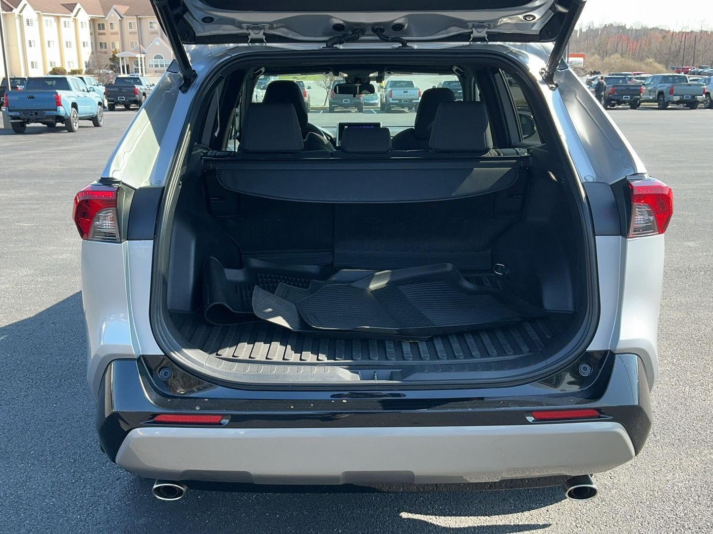 2023 Toyota RAV4 Hybrid SE