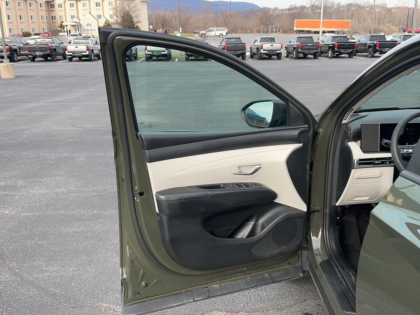 2025 Hyundai TUCSON SE