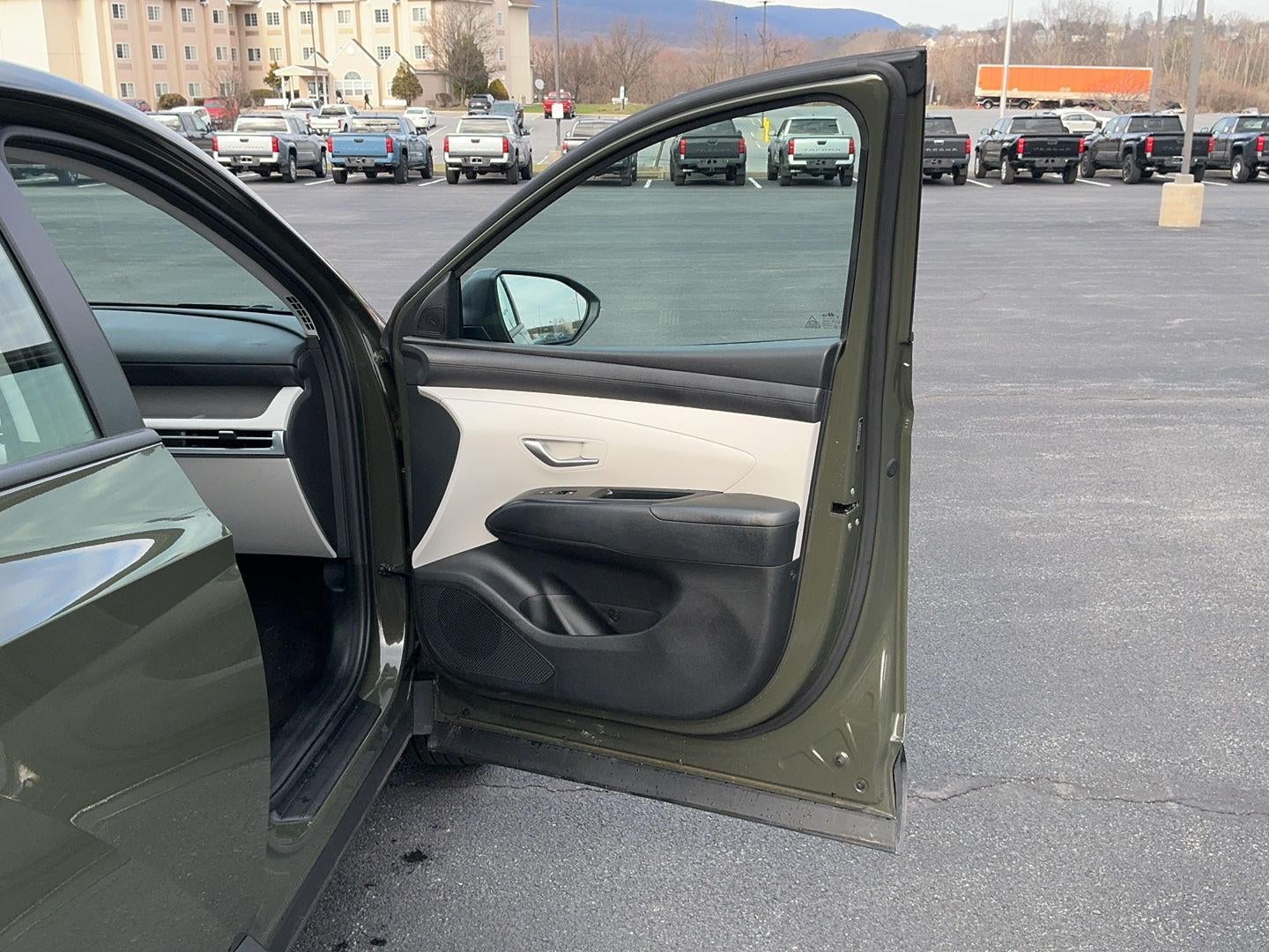 2025 Hyundai TUCSON SE